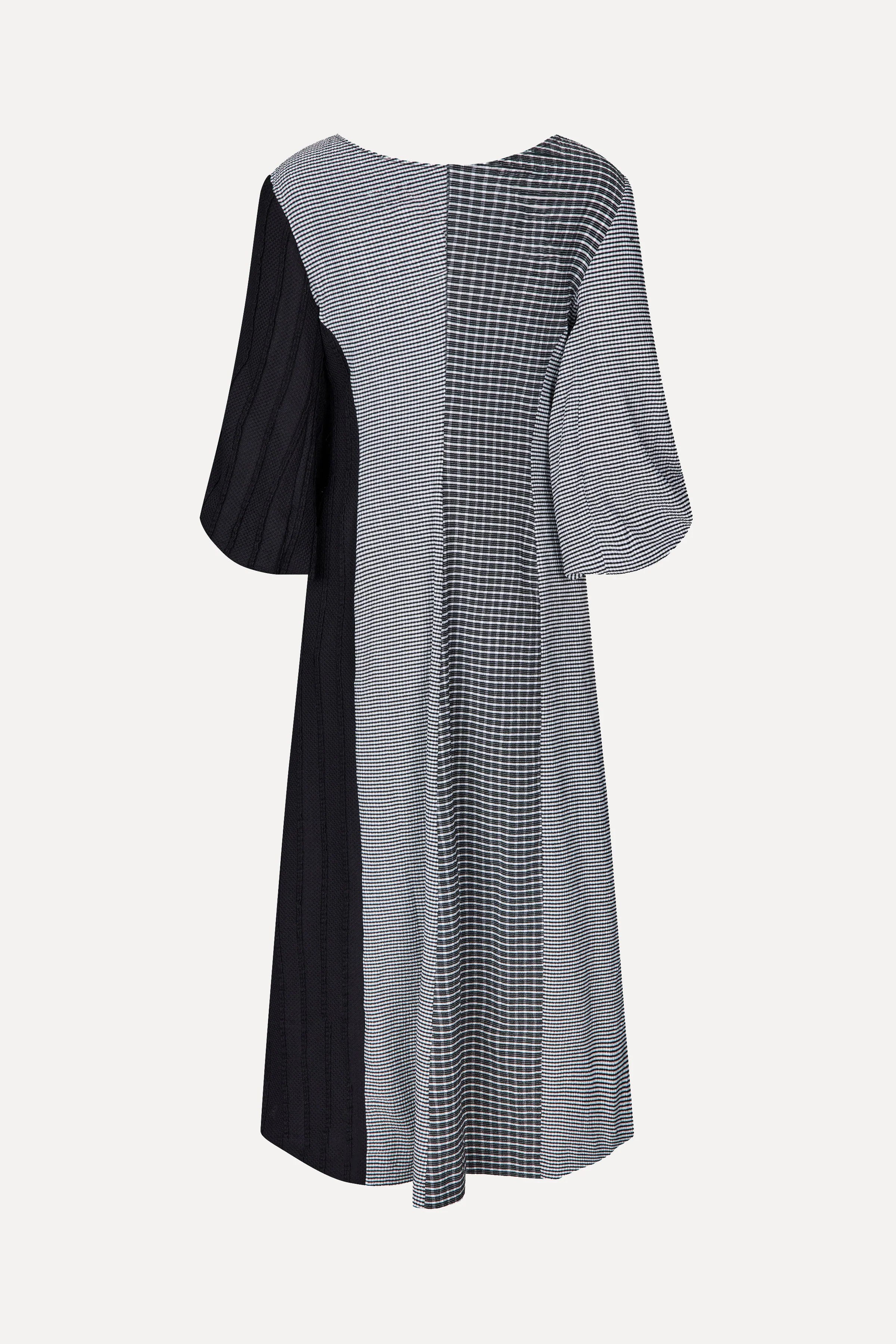 Three-Quarter Sleeve Midi Dress - Black / White - Image 2